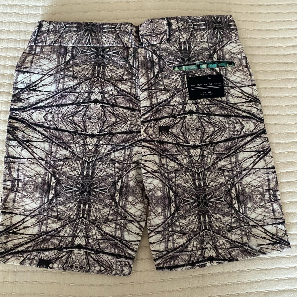 Shorts - Picture 3 of 3